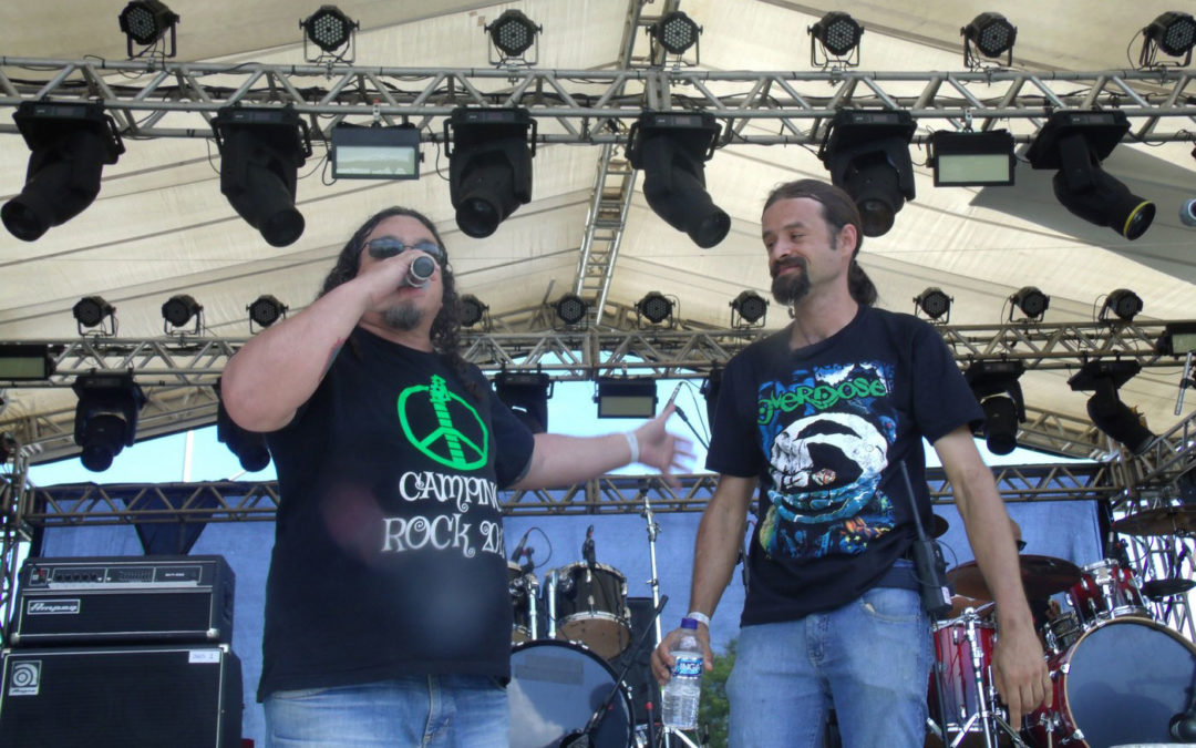 Sorteio de passaportes no Bloco dos Camisa Preta